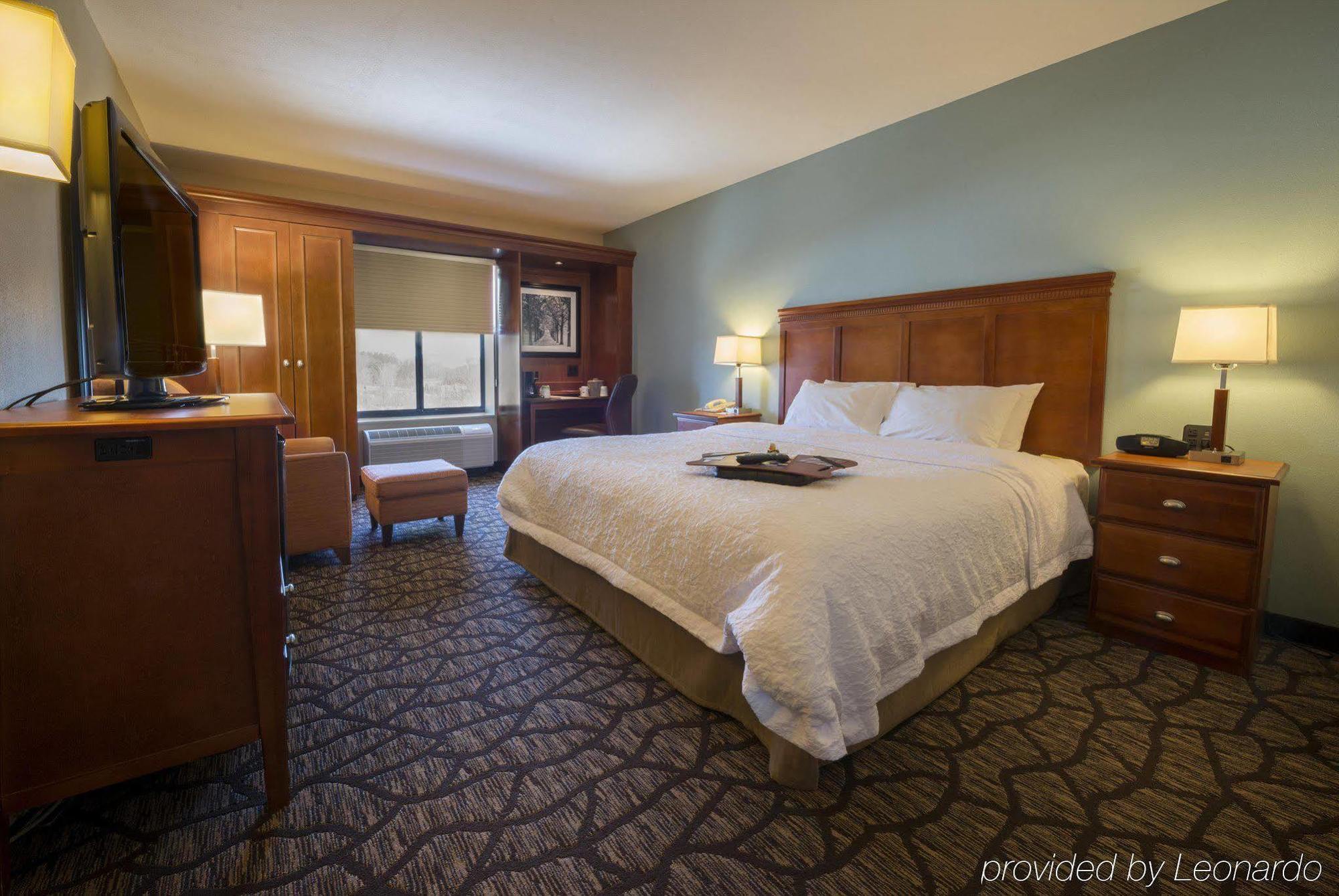Hampton Inn & Suites Binghamton/Vestal Exterior photo