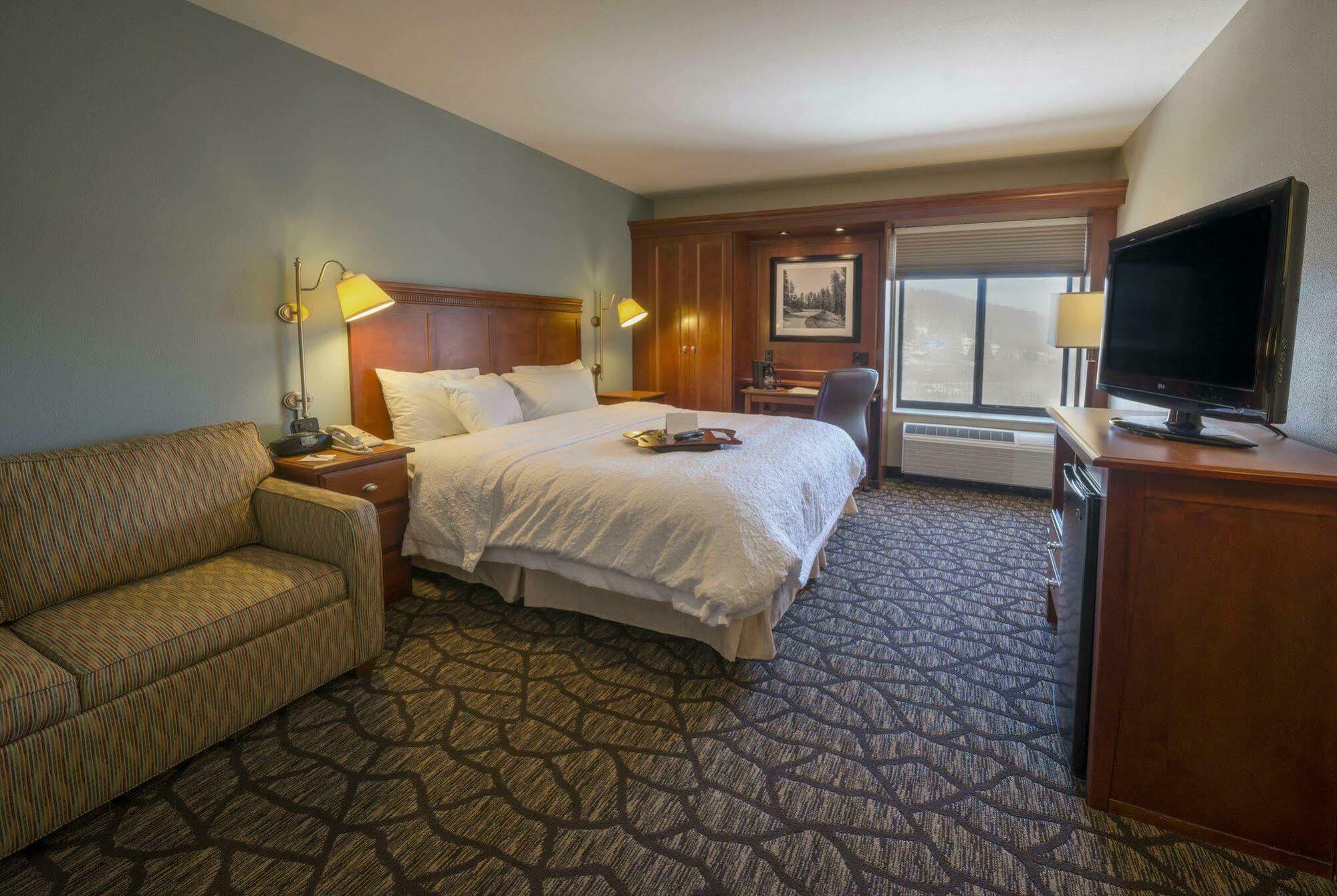 Hampton Inn & Suites Binghamton/Vestal Exterior photo